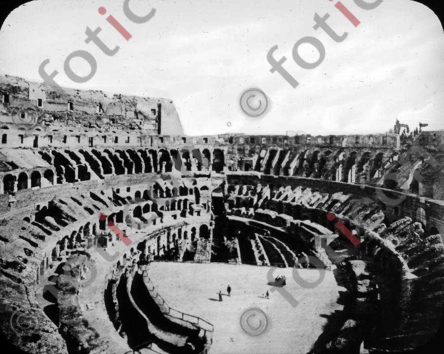 Innnenraum des Kolosseums | Interior of the Coliseum (simon-107-035-sw.jpg)